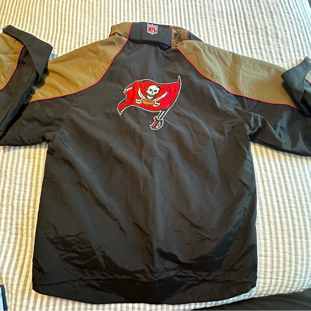 Reebok NFL Tampa Bay Buccaneers Kids Jacket LG 14-16 On Field Windbreaker Black